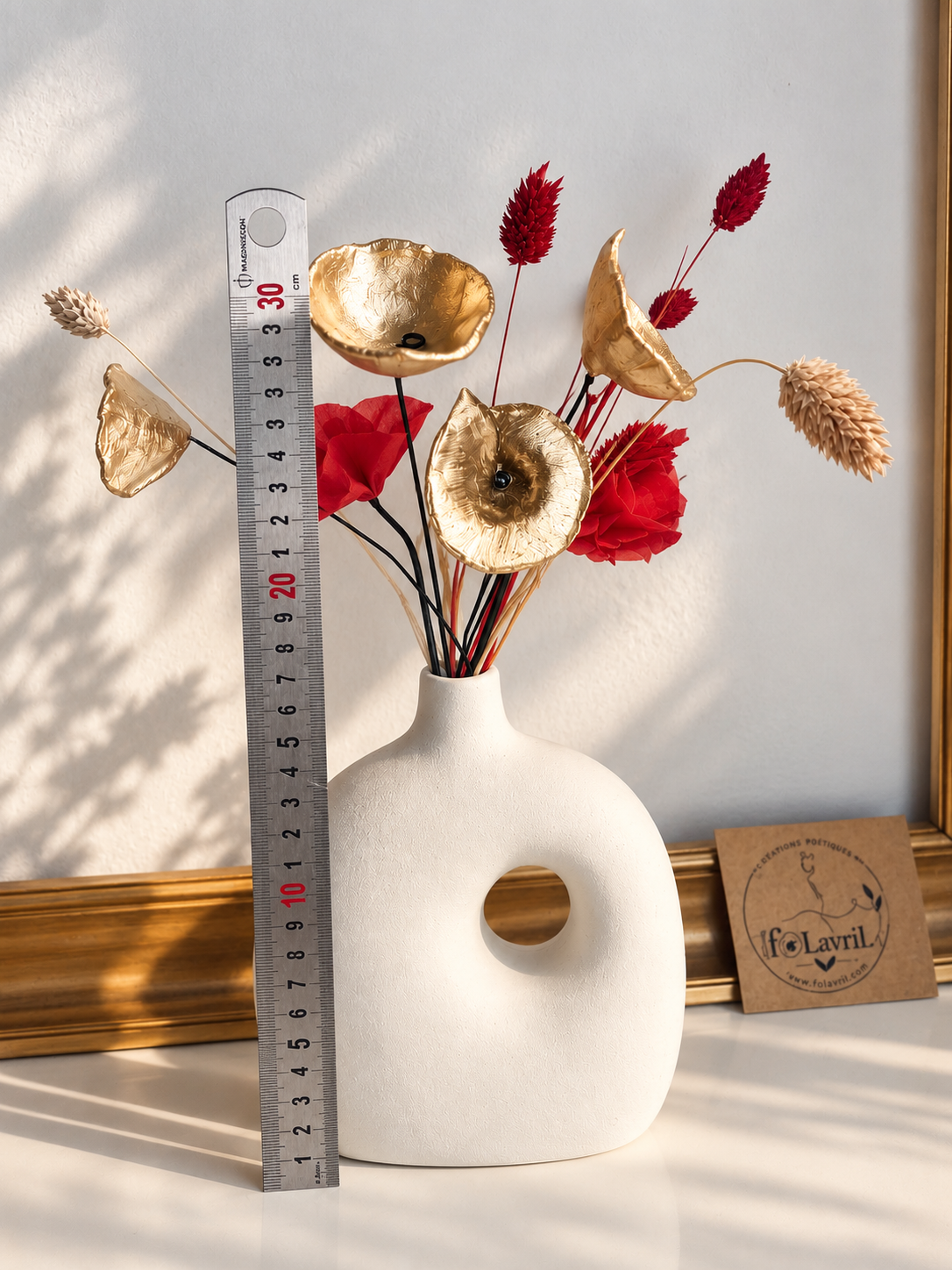 Bouquet de Noël: Fleurs en argile dorées, coquelicots et fleurs séchées crème