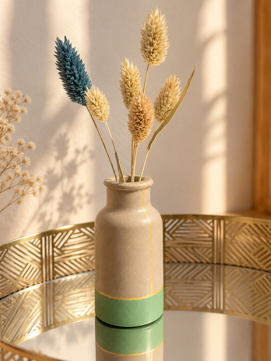 Vase Cléopâtre en béton — Or et vert amande