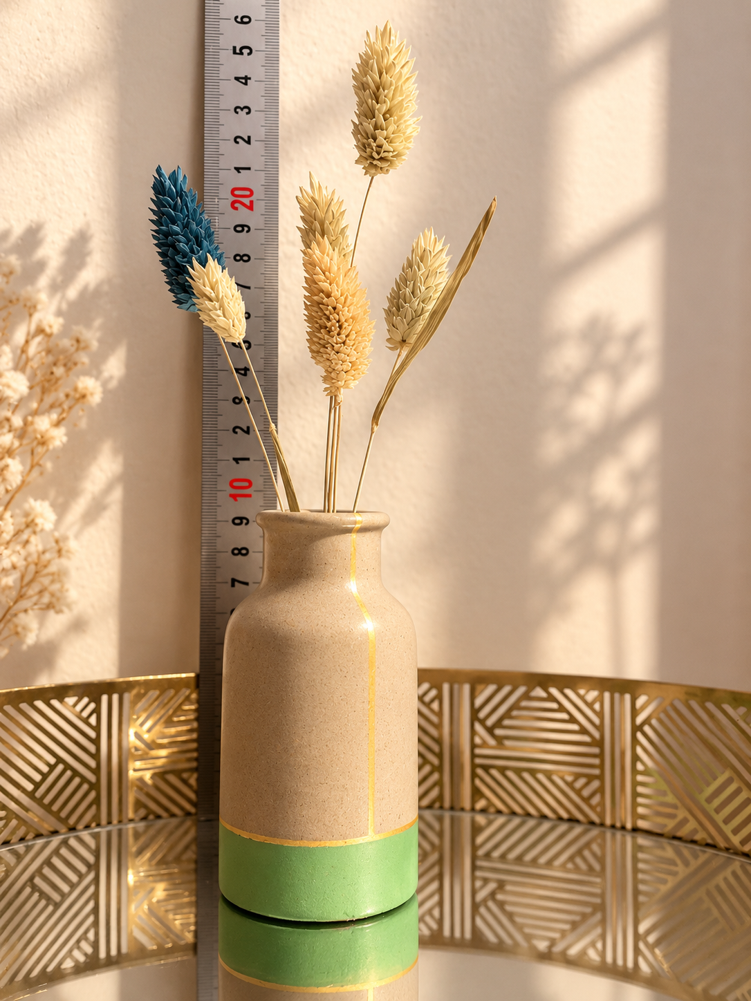 Vase Cléopâtre en béton — Or et vert amande